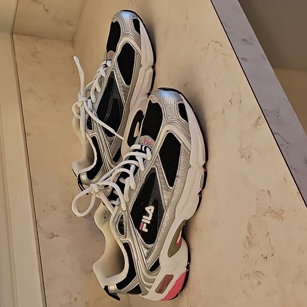Fila Black and Metallic Silver Running Shoes